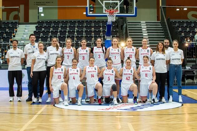 BASKETBALL - FIBA EURO Quali, AUT vs MNE SCHWECHAT,AUSTRIA,14.NOV.21 - BASKETBALL - FIBA WomenÕs EURO Basket 2023 Qualification, OEBV international match, Länderspiel, Nationalmannschaft Austria vs Montenegro. Image shows .  GEPAxpictures xPhilippxBrem