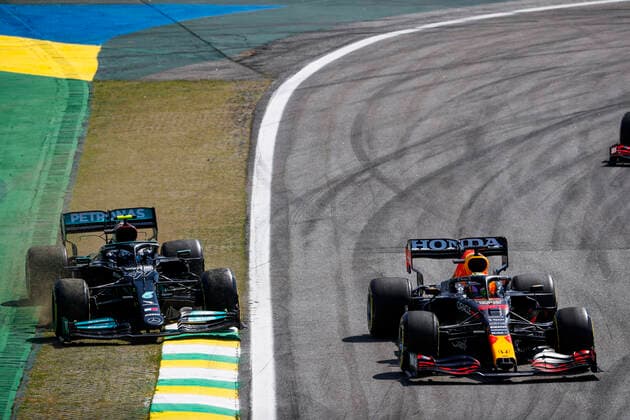 33 VERSTAPPEN Max (nld), Red Bull Racing Honda RB16B, 77 BOTTAS Valtteri (fin), Mercedes AMG F1 GP W12 E Performance, action during the Formula 1 Heineken Grande Premio De Sao Paulo 2021, Sao Paulo Grand Prix, 19th round of the 2021 FIA Formula One World Championship, WM, Weltmeisterschaft from November 12 to 14, 2021 on the Interlagos Circuit, in Sao Paulo, Brazil - F1 - SAO PAULO GRAND PRIX 2021 - RACE DPPI Panoramic 00121040__V2_9900.JPG_