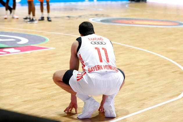 14.11.2021, easyCredit Basketball Bundesliga, Magentasport BBL Pokal, Saison 2020 2021, Herren, Chemnitz Niners - FC Bayern München Basketball Vladimir Lucic, FC Bayern München Basketball am Boden Chemnitz Messe Chemnitz Sachsen Germany