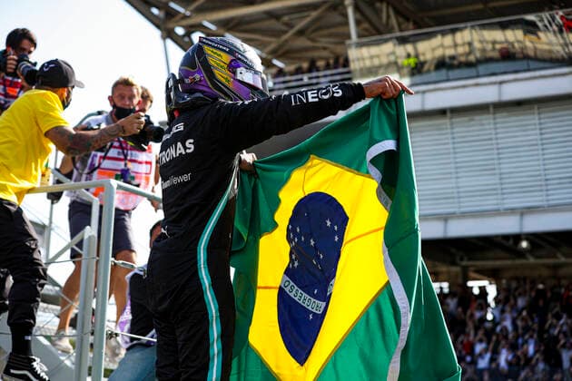 HAMILTON Lewis (gbr), Mercedes AMG F1 GP W12 E Performance, portrait during the Formula 1 Heineken Grande Premio De Sao Paulo 2021, Sao Paulo Grand Prix, 19th round of the 2021 FIA Formula One World Championship, WM, Weltmeisterschaft from November 12 to 14, 2021 on the Interlagos Circuit, in Sao Paulo, Brazil - F1 - SAO PAULO GRAND PRIX 2021 - RACE DPPI Panoramic  AV6_6573