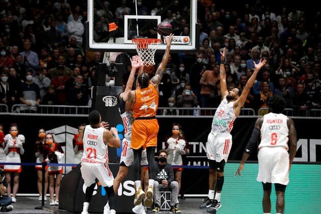 14.11.2021, easyCredit Basketball Bundesliga, Magentasport BBL Pokal, Saison 2020 2021, Herren, Chemnitz Niners - FC Bayern München Basketball Darion Atkins, Niners Chemnitz Chemnitz Messe Chemnitz Sachsen Germany