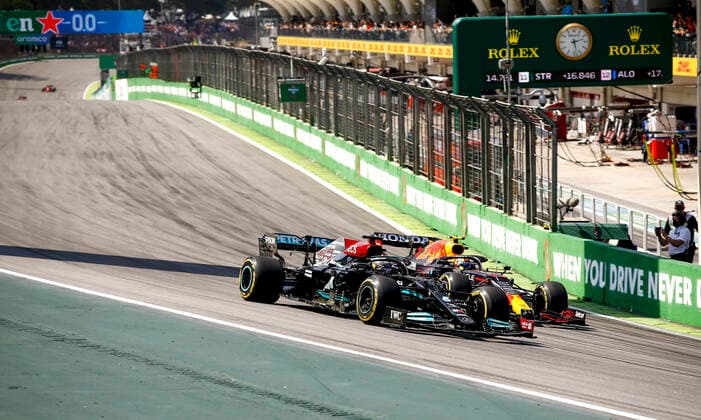 44 Lewis Hamilton (GBR, Mercedes-AMG Petronas F1 Team), 11 Sergio Perez (MEX, Red Bull Racing), F1 Grand Prix of Brazil at Autodromo Jose Carlos Pace on November 14, 2021 in Sao Paulo, Brazil. (Photo by HOCH ZWEI) Sao Paulo Brazil