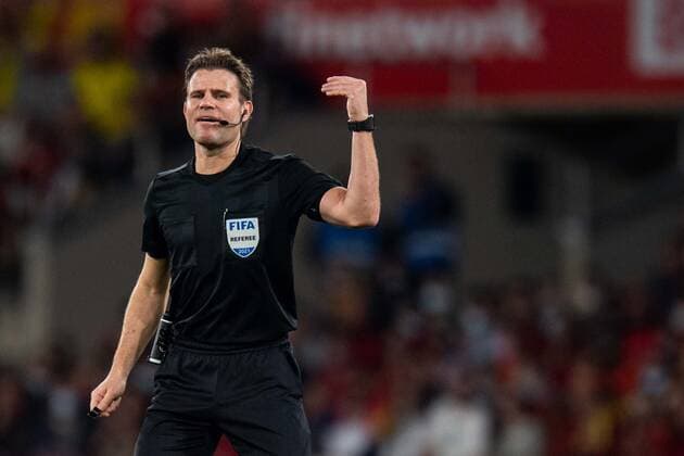 Sport Bilder des Tages 211114 Referee Felix Brych during the FIFA World Cup, WM, Weltmeisterschaft, Fussball Qualifier football match between Spain and Sweden on November 14, 2021 in Seville. Photo: Joel Marklund BILDBYRAN kod JM JM0228 bbeng fotboll football soccer fotball landskamp vm-kval fifa world cup qualifier sverige sweden sverige a spanien spain Copyright: JOELxMARKLUND BB211114JM066