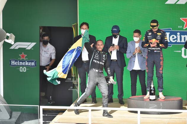 FORMULA 1 HEINEKEN GRANDE PREMIO DO BRASIL 2021 14.11.2021, Autodromo Jose Carlos Pace, Interlagos, FORMULA 1 HEINEKEN GRANDE PREMIO DO BRASIL 2021 , im Bild Podium: Sieger Lewis Hamilton (GBR), Mercedes-AMG Petronas Formula One Team, 2.Platz für Max Verstappen (NEL), Red Bull Racing Honda