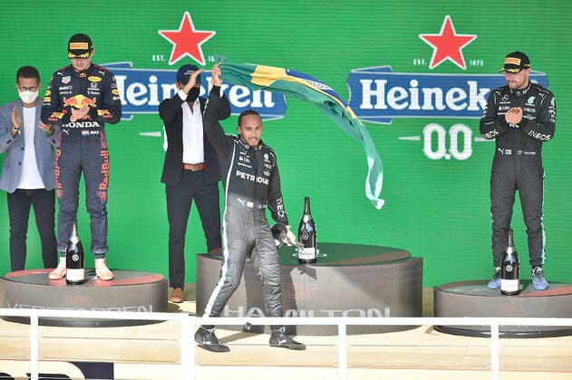 FORMULA 1 HEINEKEN GRANDE PREMIO DO BRASIL 2021 14.11.2021, Autodromo Jose Carlos Pace, Interlagos, FORMULA 1 HEINEKEN GRANDE PREMIO DO BRASIL 2021 , im Bild Podium: Sieger Lewis Hamilton (GBR), Mercedes-AMG Petronas Formula One Team, 2.Platz für Max Verstappen (NEL), Red Bull Racing Honda, 3.Platz für Valtteri Bottas (FIN), Mercedes-AMG Petronas Formula One Team