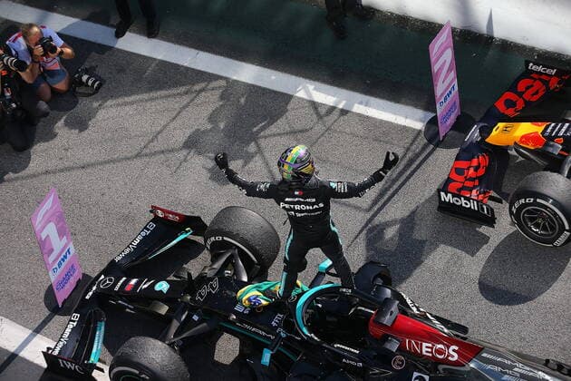 FORMULA 1 HEINEKEN GRANDE PREMIO DO BRASIL 2021 14.11.2021, Autodromo Jose Carlos Pace, Interlagos, FORMULA 1 HEINEKEN GRANDE PREMIO DO BRASIL 2021 , im Bild Sieger Lewis Hamilton (GBR), Mercedes-AMG Petronas Formula One Team