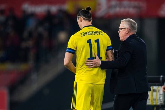 211114 Zlatan Ibrahimovic and head coach Janne Andersson of Sweden during the FIFA World Cup, WM, Weltmeisterschaft, Fussball Qualifier football match between Spain and Sweden on November 14, 2021 in Seville. Photo: Joel Marklund BILDBYRAN kod JM JM0228 bbeng fotboll football soccer fotball landskamp vm-kval fifa world cup qualifier sverige sweden sverige a spanien spain Copyright: JOELxMARKLUND BB211114JM132
