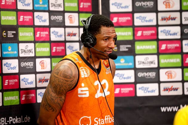 14.11.2021, easyCredit Basketball Bundesliga, Magentasport BBL Pokal, Saison 2020 2021, Herren, Chemnitz Niners - FC Bayern München Basketball Gerald Robinson, Niners Chemnitz beim Interview Chemnitz Messe Chemnitz Sachsen Germany