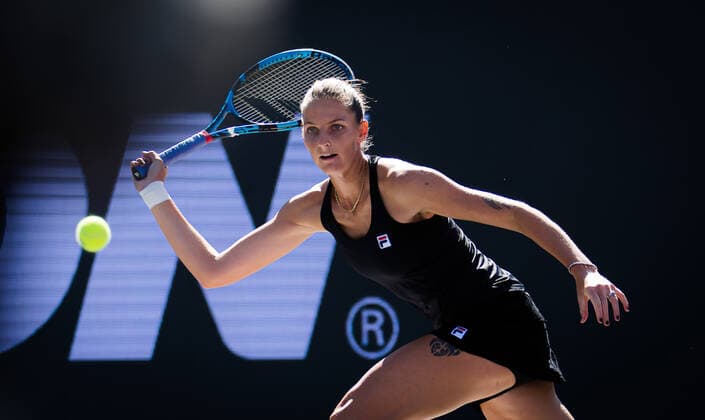 November 14, 2021, GUADALAJARA, MEXICO: Karolina Pliskova of the Czech Republic in action during the third round robin match at the 2021 Akron WTA, Tennis Damen Finals Guadalajara WTA tennis tournament against Barbora Krejcikova of the Czech Republic GUADALAJARA MEXICO - ZUMAa181 20211114_zaa_a181_034 Copyright: xRobxPrangex