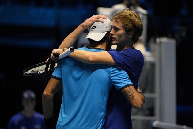 Photo Marco Alpozzi LaPresse November 14, 2021 Turin (Italy) Tennis Nitto ATP, Tennis Herren Finals - men s singles - Round Robin Alexander Zverev Vs Matteo Berrettini In the pic: Matteo Berrettini injury  Copyright: xMarcoxAlpozzi LaPressex