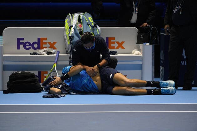 Photo Marco Alpozzi LaPresse November 14, 2021 Turin (Italy) Tennis Nitto ATP, Tennis Herren Finals - men s singles - Round Robin Alexander Zverev Vs Matteo Berrettini In the pic: Matteo Berrettini injury  Copyright: xMarcoxAlpozzi LaPressex