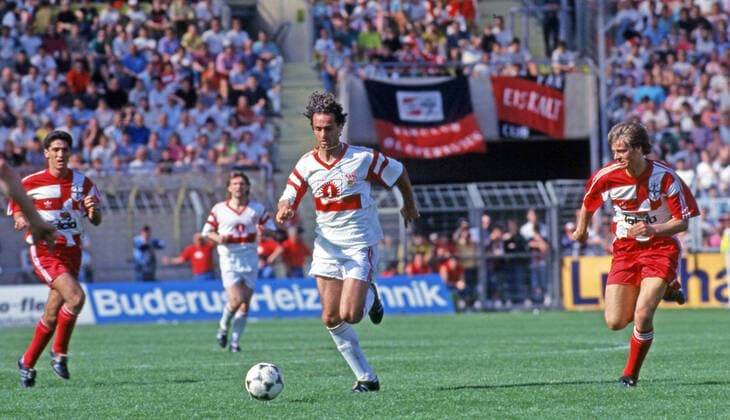 16.05.92 Bayer 04 Leverkusen - VfB Stuttgart Deutschland, Leverkusen, 16.05.1992, Fussball, Bundesliga, Saison 1991 1992, 34. Spieltag, Bayer 04 Leverkusen - VfB Stuttgart (1:2): v.l. Maurizio Gaudino (VfB Stuttgart), Christian Wörns (Bayer 04 Leverkusen). *** 16 05 92 Bayer 04 Leverkusen VfB Stuttgart Germany, Leverkusen, 16 05 1992, Football, Bundesliga, Season 1991 1992, 34 Matchday, Bayer 04 Leverkusen VfB Stuttgart 1 2 v l Maurizio Gaudino VfB Stuttgart , Christian Wörns Bayer 04 Leverkusen