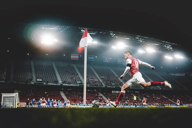 Sport Themen der Woche KW46 Sport Bilder des Tages SOCCER - FIFA World Cup, WM, Weltmeisterschaft, Fussball 2022 quali, AUT vs MDA KLAGENFURT,AUSTRIA,15.NOV.21 - SOCCER - FIFA World Cup Qatar 2022, European qualifiers, OEFB international match, Länderspiel, Nationalmannschaft Austria vs Moldova. Image shows Louis Schaub (AUT).  GEPAxpictures xDanielxGoetzhaber