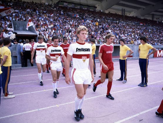 06.08.77 VfB Stuttgart - FC Bayern München Deutschland, Stuttgart, 06.08.1977, Fussball, Bundesliga, VfB Stuttgart - FC Bayern München (3:3): Karlheinz Förster (VfB Stuttgart). *** 06 08 77 VfB Stuttgart FC Bayern Munich Germany, Stuttgart, 06 08 1977, Football, Bundesliga, VfB Stuttgart FC Bayern Munich 3 3 Karlheinz Förster VfB Stuttgart