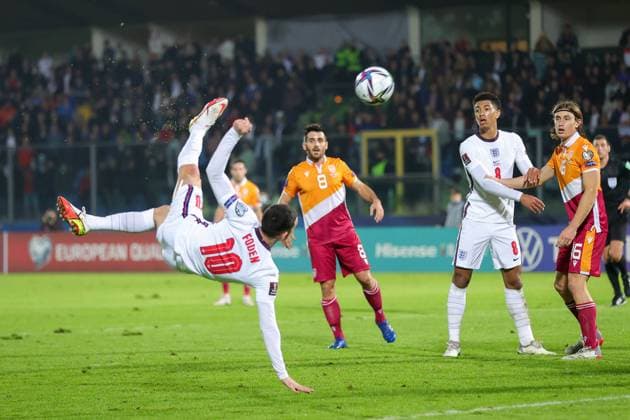 San Marino v England FIFA World Cup, WM, Weltmeisterschaft, Fussball Qualifier 15 11 2021. Phil Foden (10) of England shoots towards the goal during the FIFA World Cup Qualifier match between San Marino and England at Stadio Olimpico, Serravalle, San Marino on 15 November 2021. Editorial use only , Copyright: xNigelxKeenex PSI-14035-0035