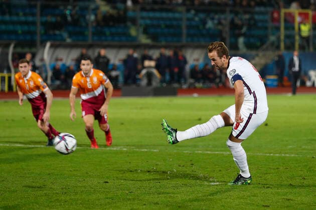 Fußball, WM Quali, San Marino - England San Marino v England 2022 FIFA World Cup, WM, Weltmeisterschaft, Fussball Qualifiers Harry Kane of England scores his sides 3rd goal from the penalty spot during the 2022 FIFA World Cup Qualifiers Group I match at Stadio Olimpico di Serravalle, Serravalle Content Not Available For UK Newspapers Copyright: xPaulxChestertonx FIL-16117-0057