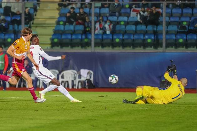Fußball, WM Quali, San Marino - England San Marino v England FIFA World Cup, WM, Weltmeisterschaft, Fussball Qualifier 15 11 2021. Tammy Abhraham of England shoots towards the goal during the FIFA World Cup Qualifier match between San Marino and England at Stadio Olimpico, Serravalle, San Marino on 15 November 2021. Editorial use only , Copyright: xNigelxKeenex PSI-14035-0048