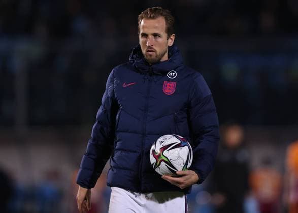 Fußball, WM Quali, San Marino - England Serravalle, Italy, 15th November 2021. Harry Kane of England pictured with the matchball following the final whistle of the FIFA World Cup, WM, Weltmeisterschaft, Fussball 2022 - European Qualifying match at San Marino Stadium, Serravalle. Picture credit should read: Jonathan Moscrop Sportimage EDITORIAL USE ONLY. No use with unauthorised audio, video, data, fixture lists, club league logos or live services. Online in-match use limited to 120 images, no video emulation. No use in betting, games or single club league player publications. SPI-1312-0048
