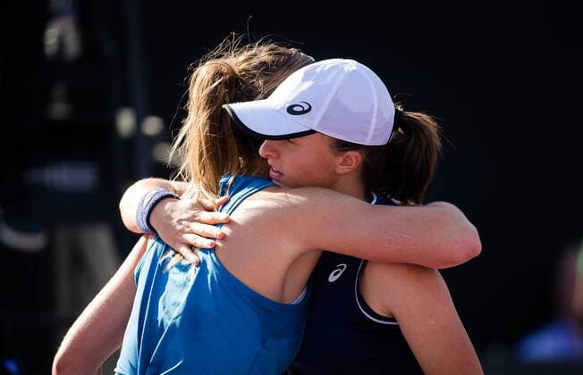 Mandatory Credit: Photo by Rob Prange Shutterstock (12596813ar) Paula Badosa of Spain & Iga Swiatek of Poland in action during the third round robin match at the 2021 Akron WTA, Tennis Damen Finals Guadalajara WTA tennis tournament Akron WTA Finals, Day 6, Tennis, Panamerican Tennis Center Guadalajara, Mexico - 15 Nov 2021 Akron WTA Finals, Day 6, Tennis, Panamerican Tennis Center Guadalajara, Mexico - 15 Nov 2021  Copyright: xRobxPrange Shutterstockx 12596813ar