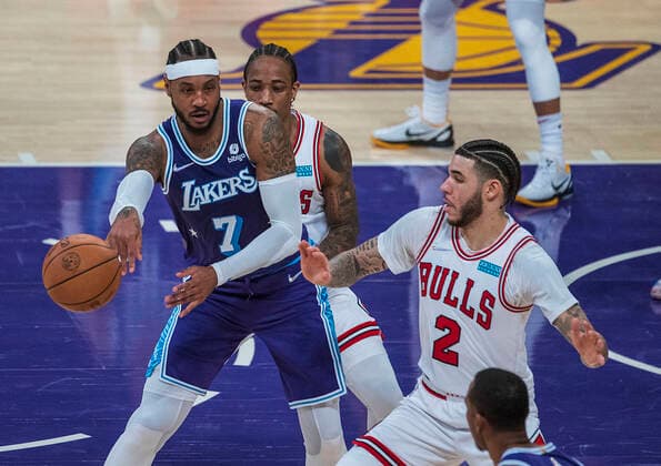 November 15, 2021, Los Angeles, California, USA: Anthony Davis 3 of the Los Angeles Lakers passes the ball past Lonzo Ball 2 of the Chicago Bulls during their regular season NBA, Basketball Herren, USA game on Monday November 15, 2021 at the Staples Center in Los Angeles, California. Lakers lose to the Bulls, 121-103. PI Los Angeles USA - ZUMAp124 20211115_zaa_p124_013 Copyright: xJAVIERxROJASx