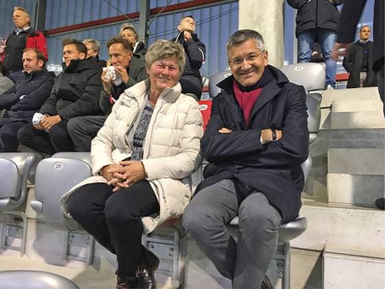 Managerin Karin Danner und Praesident Herbert Hainer (FCB) Frauenfussball, UWCL Womens Champions League, FC Bayern München vs. BK Haecken Campus am 14.10.2021, FOTO: Mladen Lackovic LakoPress