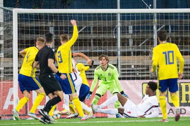 Fußball, U18 EM-Quali, Schweden - England 211116 Goalkeeper Melker Ellborg of Sweden during the UEFA European U18 Qualifier football match between Sweden and England on November 16, 2021 in Stockholm. Photo: Maxim Thore BILDBYRAN kod MT MT0254 fotboll football soccer fotball uefa european under-18 qualifier sweden - england bbeng em-kval Copyright: MAXIMxTHORE BB211116MT026