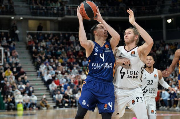 Dylan Osetkowski (asvel) vs Thomas Heurtel (real madrid) BASKETBALL : LDLC ASVEL vs Real Madrid - Euroleague - 16 11 2021 FredericChambert Panoramic 