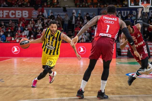 Pierria Henry 20 (Fenerbahce), Thomas Deshaun 1 (FC Bayern), FC Bayern Basketball vs. Fenerbahce Istanbul, Euroleague, 16.11.2021 Muenchen Bayern Deutschland