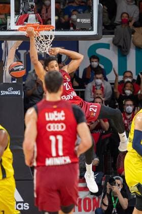 Augustine Rubit 21 (FC Bayern), dunk, FC Bayern Basketball vs. Fenerbahce Istanbul, Euroleague, 16.11.2021 Muenchen Bayern Deutschland
