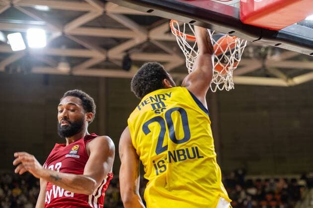 Darrun Hilliard 32 (FC Bayern), Pierria Henry 20 (Fenerbahce), dunk, FC Bayern Basketball vs. Fenerbahce Istanbul, Euroleague, 16.11.2021 Muenchen Bayern Deutschland