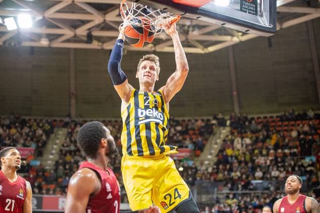 Jan Vesely 24 (Fenerbahce), dunk, FC Bayern Basketball vs. Fenerbahce Istanbul, Euroleague, 16.11.2021 Muenchen Bayern Deutschland