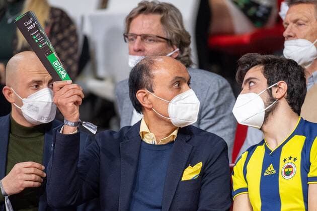 Sport Bilder des Tages Tuerkischer Generalkunsul Muenchen Mehmet Guenay, FC Bayern Basketball vs. Fenerbahce Istanbul, Euroleague, 16.11.2021 Muenchen Bayern Deutschland