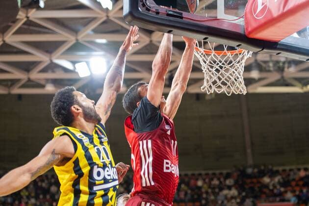 Pierria Henry 20 (Fenerbahce), Vladimir Lucic 11 (FC Bayern), FC Bayern Basketball vs. Fenerbahce Istanbul, Euroleague, 16.11.2021 Muenchen Bayern Deutschland