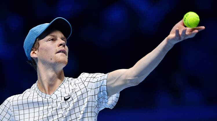 November 16, 2021, TURIN: Jannik Sinner of Italy serves the ball during the match against Hubert Hurkacz of Poland at the Nitto ATP, Tennis Herren Finals in Turin, Italy, 16 November 2021..ANSA ALESSANDRO DI MARCO Tennis: Nitto ATP Finals in Turin  - ZUMAa110 20211116_zaf_a110_067 Copyright: xAlessandroxDixMarcox