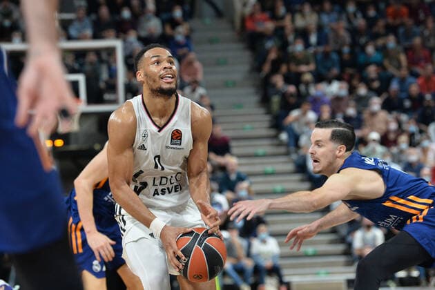 Basketball, Euroleague, ASVEL Lyon-Villeurbanne - Real Madrid Elie Okobo (asvel) BASKETBALL : LDLC ASVEL vs Real Madrid - Euroleague - 16 11 2021 FredericChambert Panoramic 