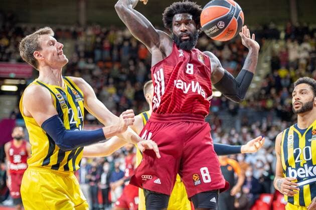Jan Vesely 24 (Fenerbahce), Othello Hunter 8 (FC Bayern), FC Bayern Basketball vs. Fenerbahce Istanbul, Euroleague, 16.11.2021 Muenchen Bayern Deutschland