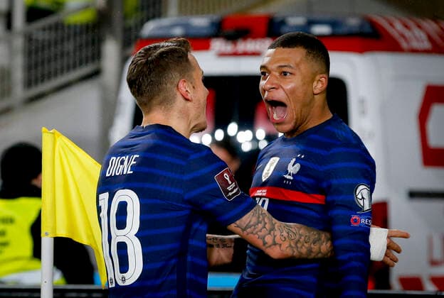 Lucas Digne of France and Kylian Mbappé of France during their FIFA World Cup, WM, Weltmeisterschaft, Fussball Qualifier group D match Finland - France at the Helsinki Olympic Stadium on 16 November 2021 in Helsinki, Finland. (Kalle Parkkinen Newspix24)  Copyright: xKallexParkkinenx np2416175313254