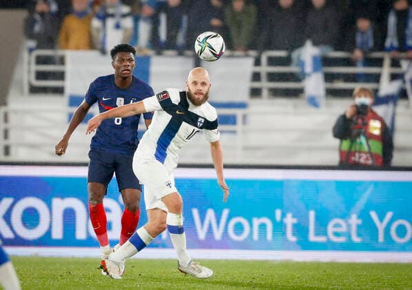 Teemu Pukki of Finland and Aurélien Tchouameni of France during their FIFA World Cup, WM, Weltmeisterschaft, Fussball Qualifier group D match Finland - France at the Helsinki Olympic Stadium on 17 November 2021 in Helsinki, Finland. (Kalle Parkkinen Newspix24)  Copyright: xKallexParkkinenx np2417144013274