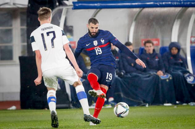 Robert Ivanov of Finland and Karim Benzema of France during their FIFA World Cup, WM, Weltmeisterschaft, Fussball Qualifier group D match Finland - France at the Helsinki Olympic Stadium on 17 November 2021 in Helsinki, Finland. (Kalle Parkkinen Newspix24)  Copyright: xKallexParkkinenx np2417273313265