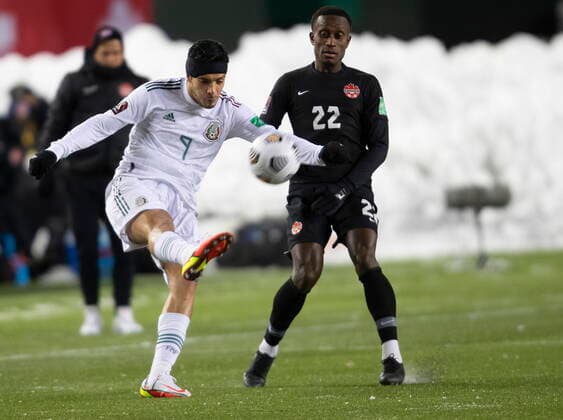 November 16, 2021, EDMONTON, ab, Canada: Canada s Richmond Laryea (22) and Mexico s Edson Omar Alvarez Velazquez (4) via for the ball during World Cup Qualifiers in Edmonton, Tuesday, Nov. 16, 2021. Richmond Laryea Edson Omar Alvarez Velazquez  - ZUMAc35_ 20211116_zaf_c35_152 Copyright: xJasonxFransonx