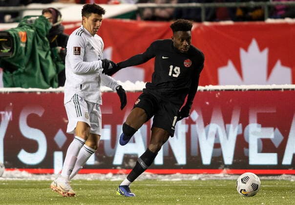 November 16, 2021, EDMONTON, ab, Canada: Canada s Alphonso Davies (19) and Mexico s Julio Cesar Domingguez Juarez (3) via for the ball during World Cup Qualifiers in Edmonton, Tuesday, Nov. 16, 2021. Alphonso Davies Julio Cesar Domingguez Juarez  - ZUMAc35_ 20211116_zaf_c35_156 Copyright: xJasonxFransonx