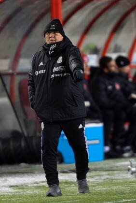 November 16, 2021, EDMONTON, ab, Canada: Mexico s head coach Gerardo Tata Martino gives orders as they take on Canada during World Cup Qualifiers in Edmonton, Tuesday, Nov. 16, 2021. Gerardo Martino  - ZUMAc35_ 20211116_zaf_c35_177 Copyright: xJasonxFransonx