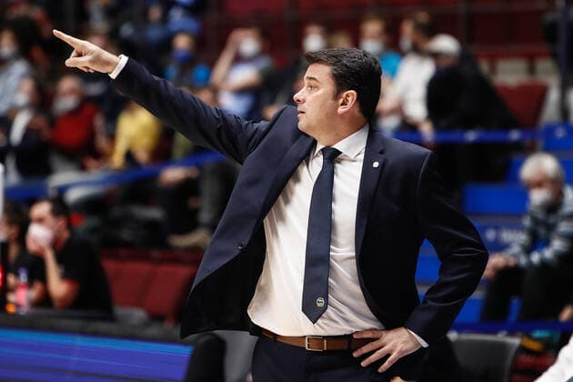 Basketball, EuroLeague, Zenit St. Petersburg - ALBA Berlin Zenit St Petersburg V ALBA Berlin - Turkish Airlines EuroLeague ALBA Berlin head coach Israel Gonzalez gestures during the EuroLeague Basketball match between Zenit St. Petersburg and ALBA Berlin on November 17, 2021 at Sibur Arena in Saint Petersburg, Russia. Saint Petersburg Russia  Copyright: xMikexKireevx kireev-notitle211117_npxbp