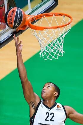 Russia Basketball Euroleague UNICS - Olimpia 6697912 17.11.2021 Olimpia?s Devon Hall puts the ball into the hoop during the Euroleague basketball match between UNICS Kazan and Olimpia Milan, in Kazan, Russia s Republic of Tatarstan. Maksim Bogodvid Sputnik Kazan Republic of Tatarstan Russia  Copyright: xMaksimxBogodvidx