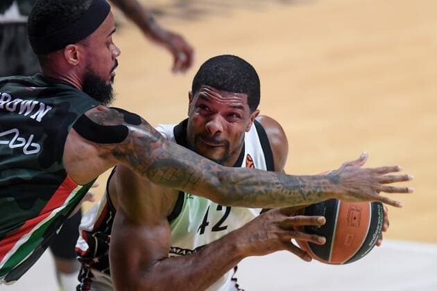 Russia Basketball Euroleague UNICS - Olimpia 6697952 17.11.2021 UNICS? Lorenzo Brown, left, and Olimpia?s Kyle Hines struggle for the ball during the Euroleague basketball match between UNICS Kazan and Olimpia Milan, in Kazan, Russia s Republic of Tatarstan. Maksim Bogodvid Sputnik Kazan Republic of Tatarstan Russia  Copyright: xMaksimxBogodvidx