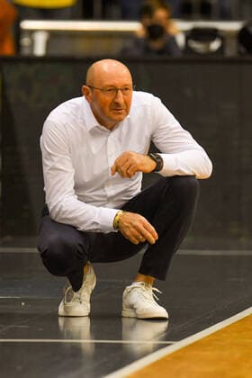GER, Basketball,BCL, EWE Baskets Oldenburg vs Hereda San Pablo Burgos 17.11.2021, EWE Arena, Oldenburg, GER, BCL, EWE Baskets Oldenburg vs Hereda San Pablo Burgos, im Bild Mladen DRIJENCIC ( EWE Baskets Oldenburg Head-Coach Trainer )