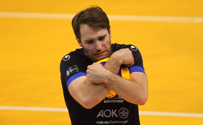 Sport Themen der Woche KW46 Sport Bilder des Tages 17.11.2021 Kraljevo(Serbia) OK Ribnica-SVG LÜNEBURG Cev Cup qualification Round 32nd Finals men s voleyball Tyler Koslowsky SVG LÜNEBURG react during lost match :
