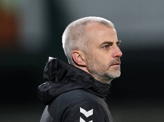 Co-Trainer Lars Hopp (VfB Luebeck) DFL REGULATIONS PROHIBIT ANY USE OF PHOTOGRAPHS AS IMAGE SEQUENCES AND OR QUASI-VIDEO.