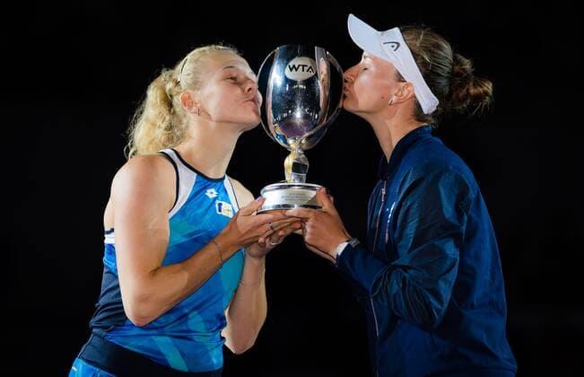Mandatory Credit: Photo by Rob Prange Shutterstock (12596816ag) Barbora Krejcikova of the Czech Republic & Katerina Siniakova of the Czech Republic pose with their champions trophy after the doubles final of the 2021 Akron WTA, Tennis Damen Finals Guadalajara WTA tennis tournament Akron WTA Finals, Day 8, Tennis, Panamerican Tennis Center Guadalajara, Mexico - 17 Nov 2021 Akron WTA Finals, Day 8, Tennis, Panamerican Tennis Center Guadalajara, Mexico - 17 Nov 2021  Copyright: xRobxPrange Shutterstockx 12596816ag