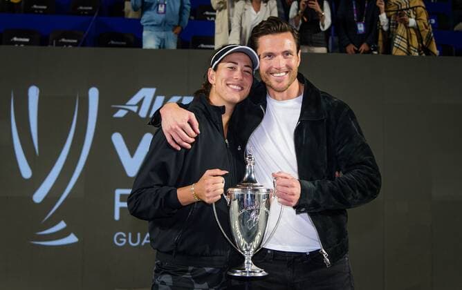 Mandatory Credit: Photo by Rob Prange Shutterstock (12596816bn) Garbine Muguruza of Spain poses with the champions trophy after winning the final of the 2021 Akron WTA, Tennis Damen Finals Guadalajara WTA tennis tournament Akron WTA Finals, Day 8, Tennis, Panamerican Tennis Center Guadalajara, Mexico - 17 Nov 2021 Akron WTA Finals, Day 8, Tennis, Panamerican Tennis Center Guadalajara, Mexico - 17 Nov 2021  Copyright: xRobxPrange Shutterstockx 12596816bn